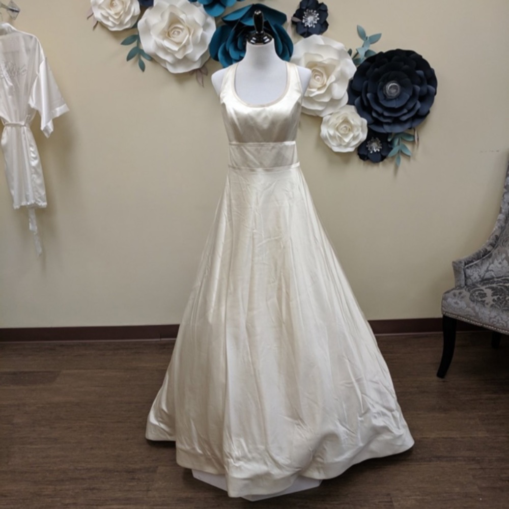 Miri New York Wedding Gown Bridal Dress Cream Criss Cross Back Key Hole Size 10